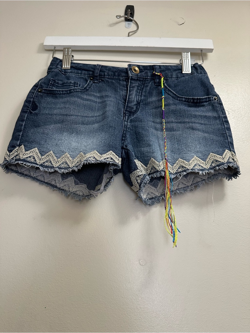 Lucky Brand Girls  Riley short Embroidered Hem Denim Shorts - Blue Size 12
